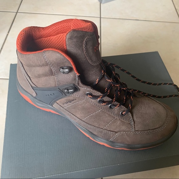 Ecco Ulterra Mid Boots - Picture 4 of 9